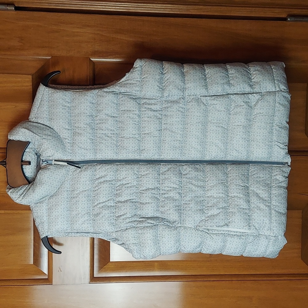* GAP Abstract Design White Gray Puffer Quilted Zip-Up Vest Size Medium Like New